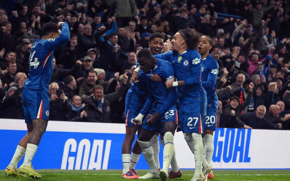 意媒：库普梅纳斯转型中卫表现亮眼，尤文中场补强成当务之急（意媒：库普梅纳斯改打中卫表现出众，尤文中场补强刻不容缓）