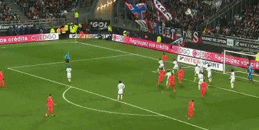 费尔斯新秀赛季连续21场比赛得分上双，超越锡安排在队史第一