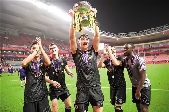 阿圭罗：阿根廷能赢2026世界杯；梅西是巴萨队史最重要的球员（阿圭罗：阿根廷有望夺得2026世界杯，梅西是巴萨队史最关键人物）