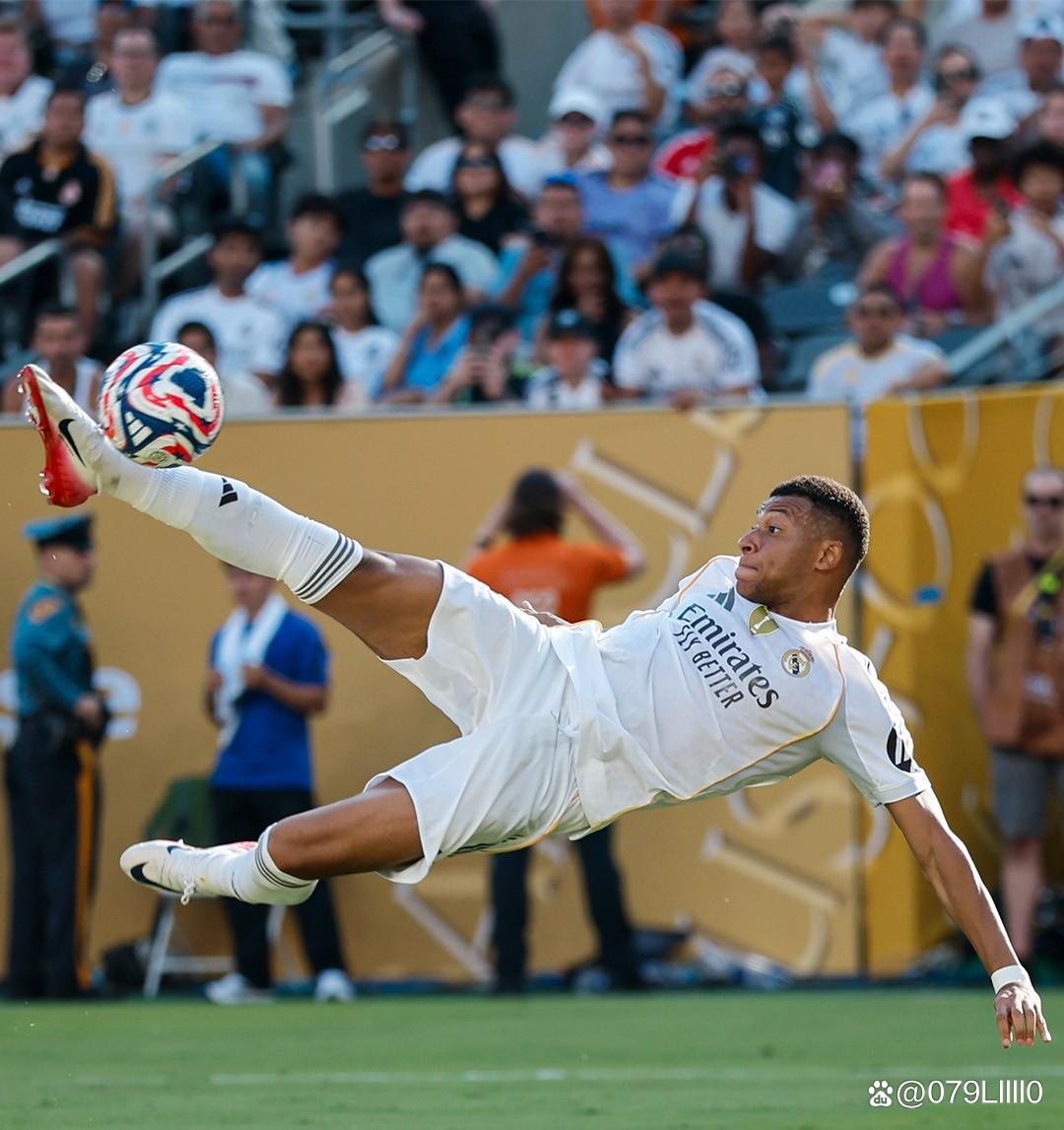 队报：登贝莱抱怨腿筋疼痛，不确定能否首发出战拜仁（队报：登贝莱腿筋不适，出战拜仁首发成疑）