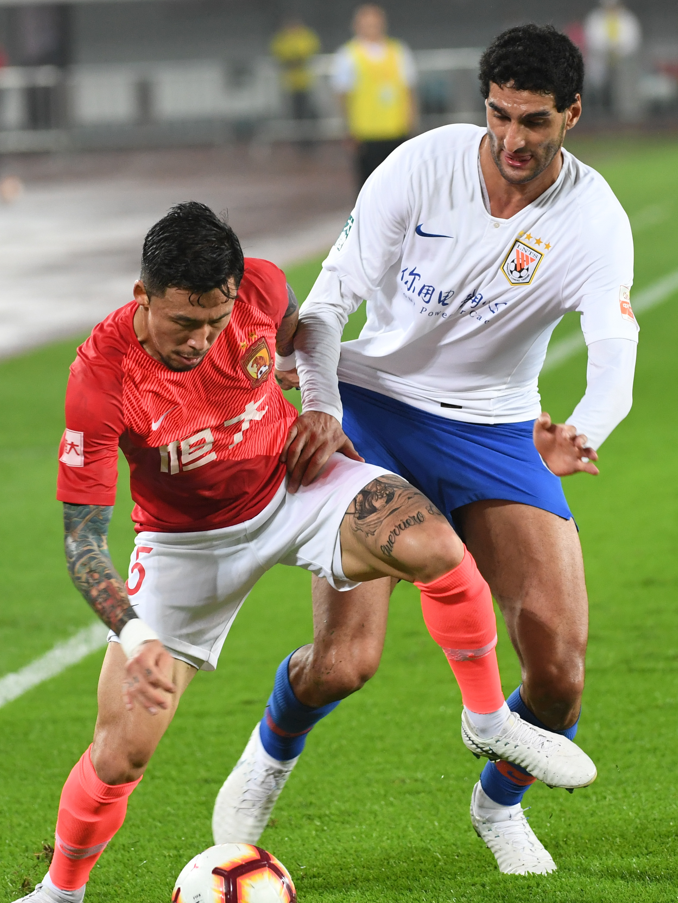 阿莫林：德利赫特需找回在贾府初期那种自信，控球还能提升（阿莫林：德利赫特需重拾阿贾克斯初期的自信，出球与控球仍有提升空间）