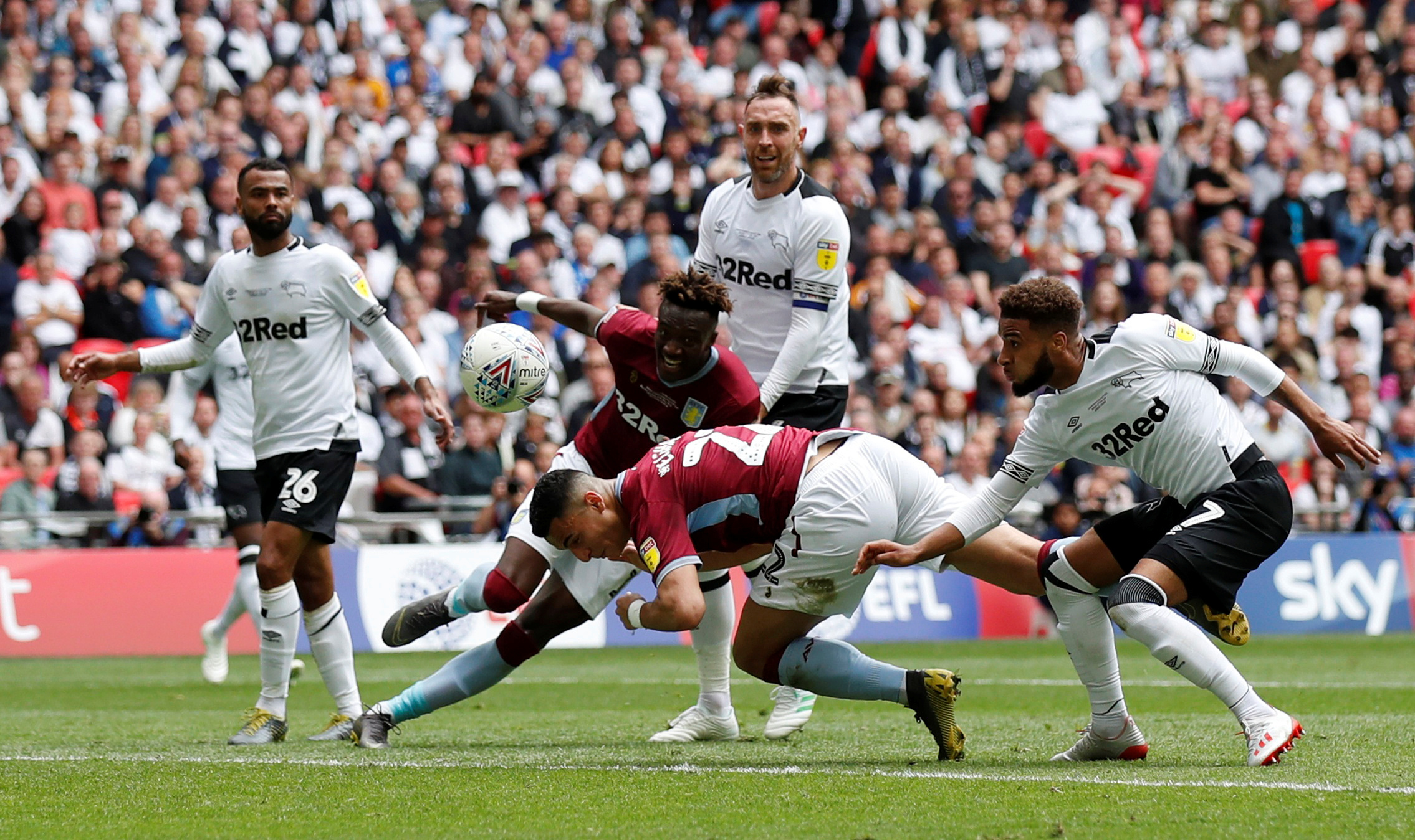 前意甲名哨谈米兰被吹进球：不存在犯规和越位，该算进的（前意甲名裁谈米兰遭判无效进球：无犯规无越位，应判进球有效）