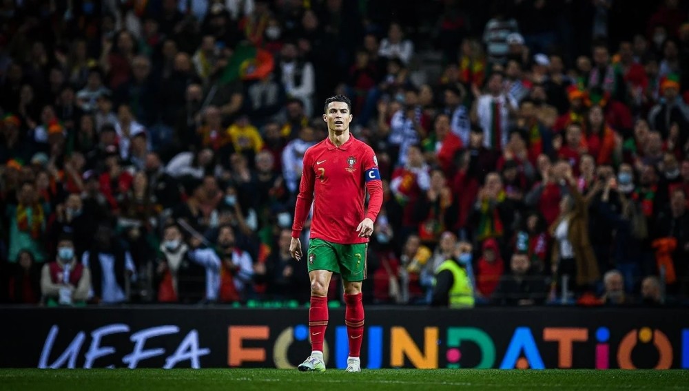 菲利克斯评队友最佳11人：自己上榜，C罗、亚马尔、B费在列（菲利克斯评选队友最佳11人：自己入选，C罗、亚马尔、B费皆在列）