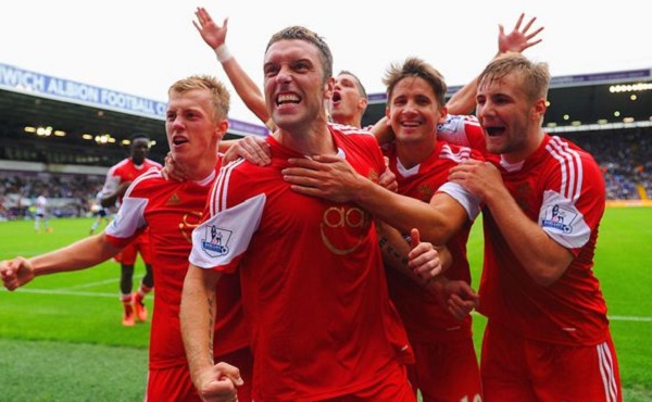 皇马队史第五次西甲主场有两人被罚下，上一次是20年前（皇马时隔20年再现西甲主场两人被罚下，队史第5次）