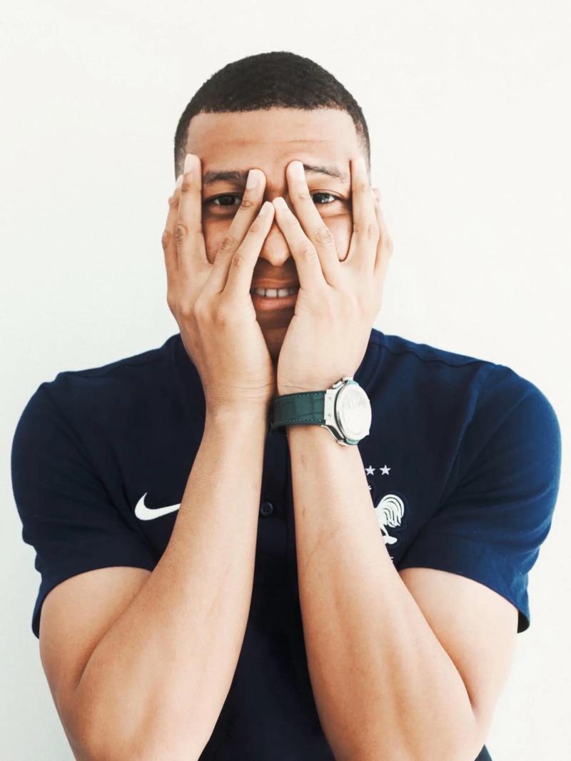 梅西低估自己的影响力！他曾认为自己在中国没保利尼奥出名！（梅西曾低估自己：以为在中国人气不及保利尼奥）