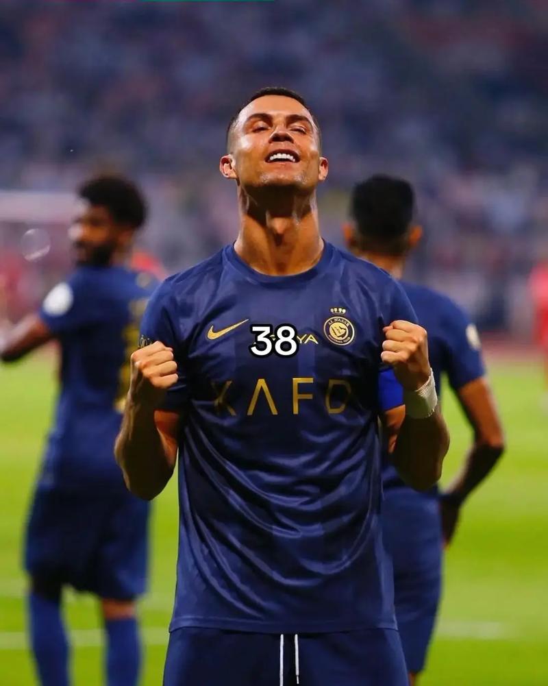 33岁孙兴慜自宣离队，10年热刺生涯收获英超金靴+欧联杯冠军（33岁孙兴慜官宣告别热刺：十年征程斩获英超金靴与欧联杯冠军）