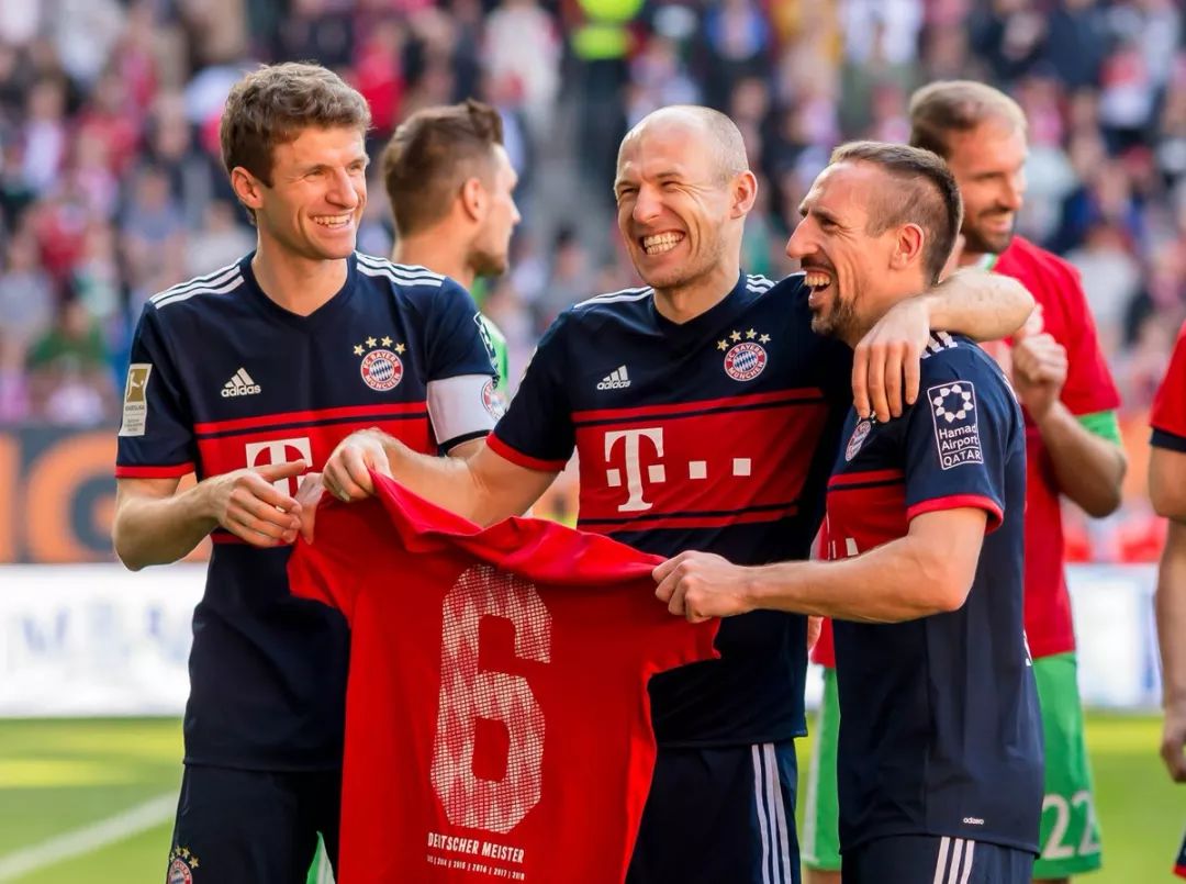 懂球帝2025年10月足坛MVP：姆巴佩蝉联！（懂球帝评选2025年10月足坛MVP，姆巴佩成功卫冕）