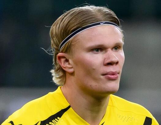 水晶宫与斯特拉斯堡赛前，维埃拉现身法国酒吧和球迷一起观战（水晶宫战斯特拉斯堡前，维埃拉现身法国酒吧与球迷同看比赛）